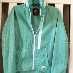 Nike tech aeroshileld Moto cape hoodie jacket green XS lightweight never been worn no tags