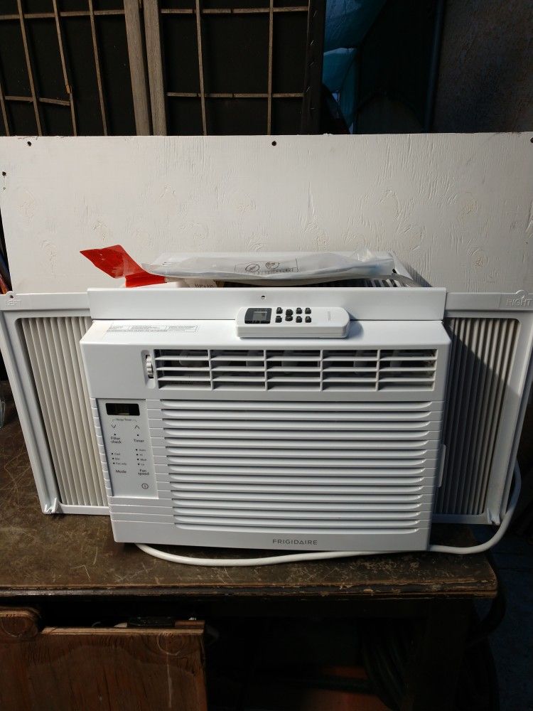 Frigidaire Air Conditioner 5,050 BTU