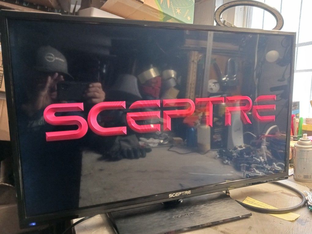 TV 32" Screen. Sceptre.
