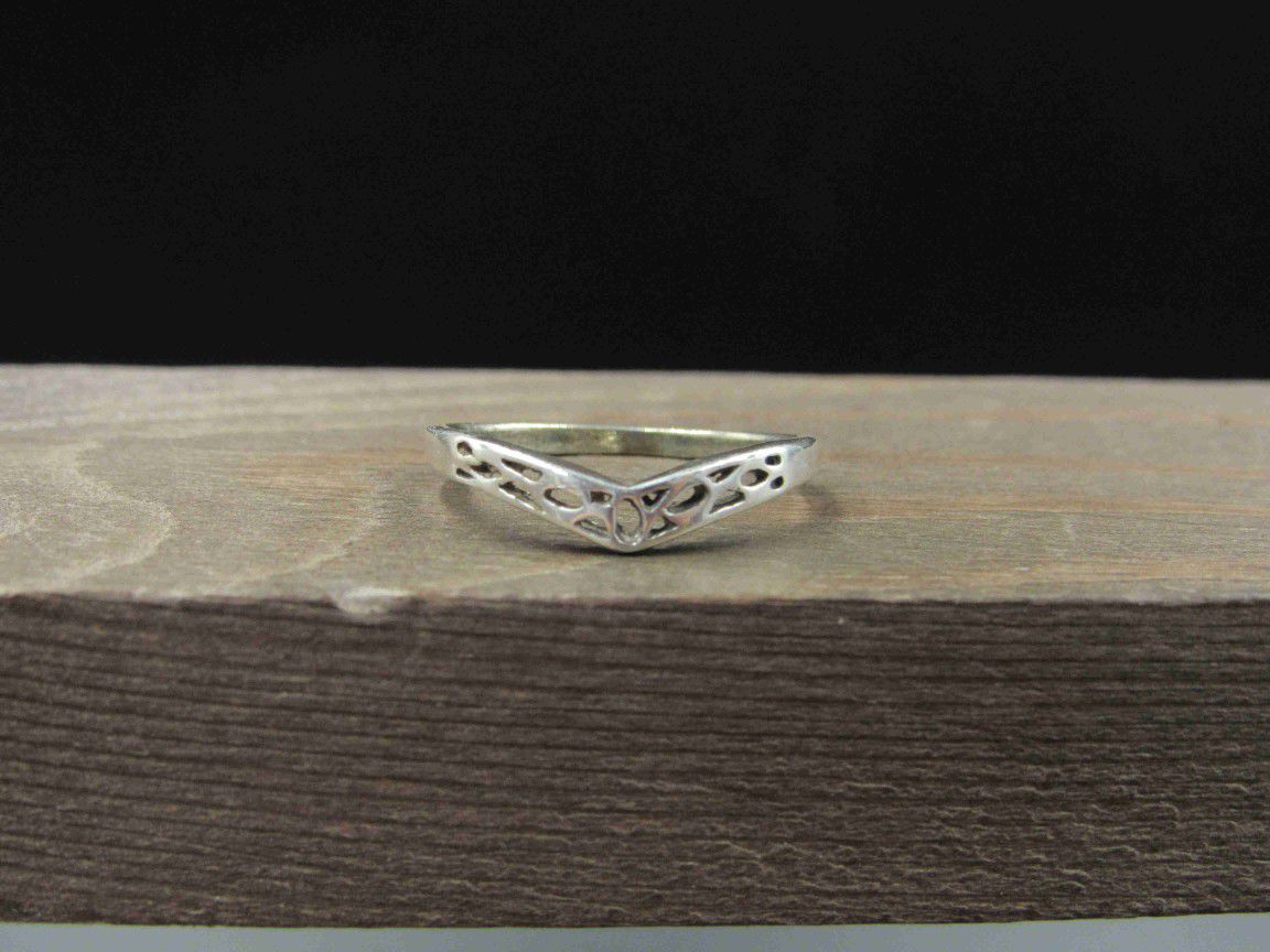 Size 7.75 Sterling Silver Holes V Style Band Ring Vintage