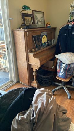 Milton Piano