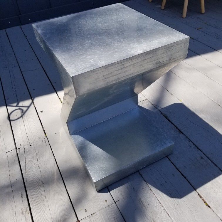 Metal Z shape Accent Table