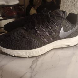 Women's Nike Size 6.5 $15