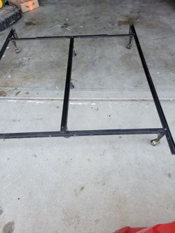 METAL BED FRAME
