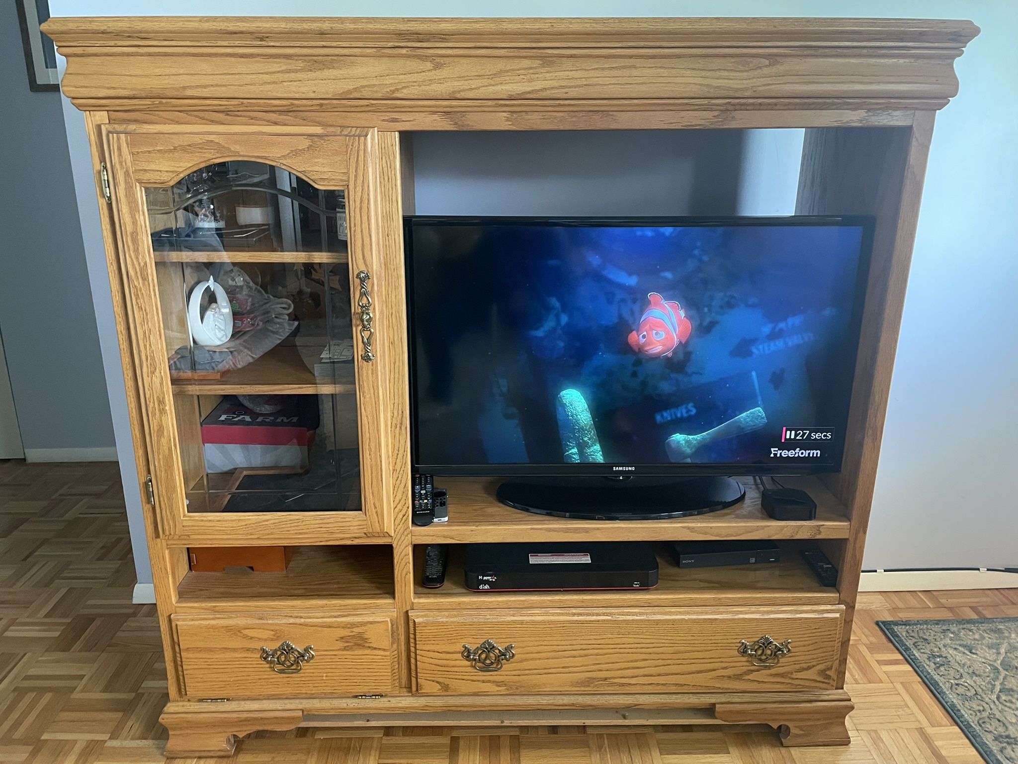 Oak TV Entertainment Center with 40” Samsung TV included