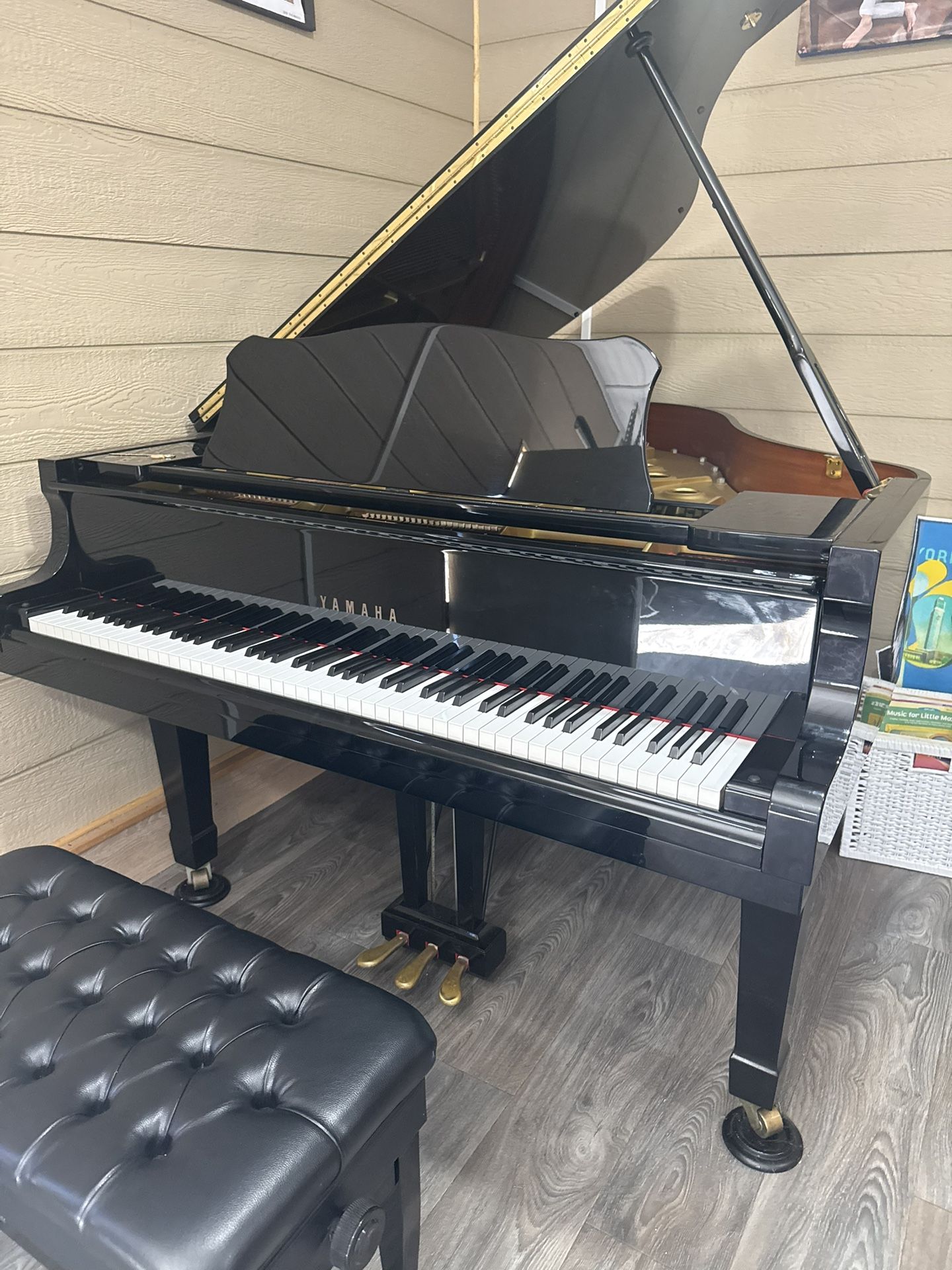 Yamaha Black Baby Grand Piano, Satin Ebony Model G2