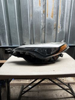 2017 2018 2019 Toyota Corolla Left Driver Side Headlight 
