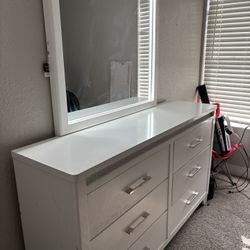 White 6-drawer Dresser With LED Vanity Mirror