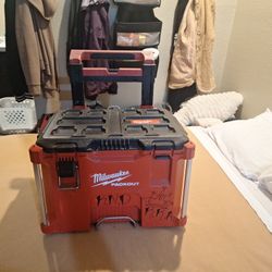 Milwaukee rolling toolbox. 