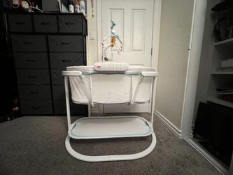 Fisher-Price Soothing Motions bassinet