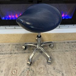 navy blue swivel rolling saddle stool