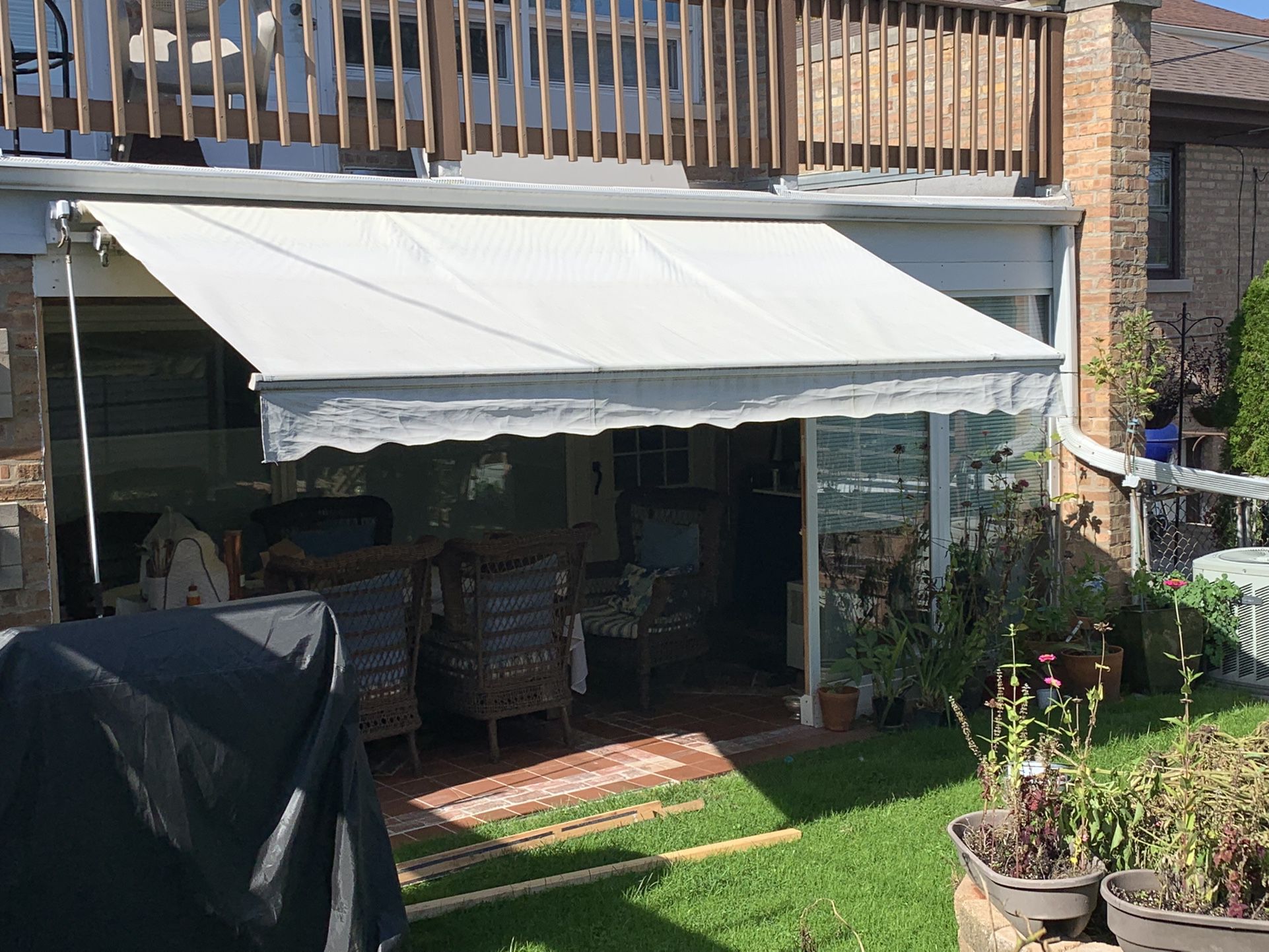 Retractable Awning 10’x10’