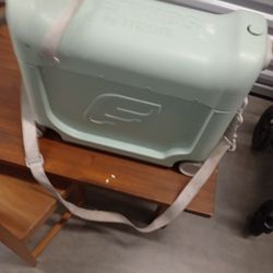 Jetkids Suitcase for Children Ages 3-7 in Excellent Condition