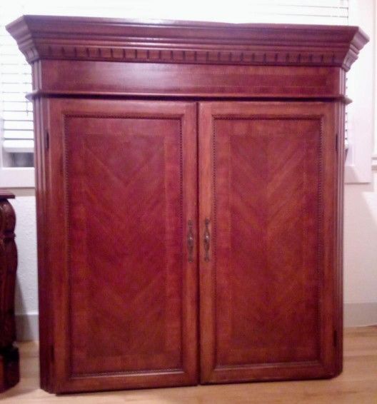 Beautiful armoire 2 Pieces With a Hanging Rode Inside