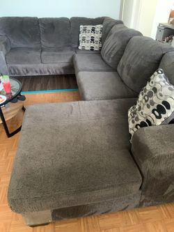 Sectional Couch with Chaise