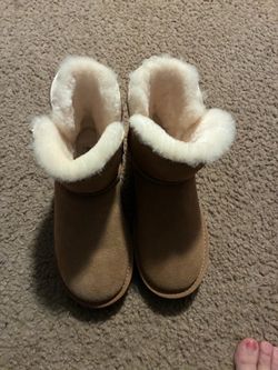 Women’s fur boots