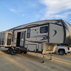 RV Fifth Wheel