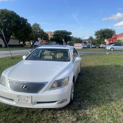 2007 Lexus LS460 Luxury Excellent Condition 