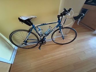 Bianchi Via Nirone Road Bike 2010)