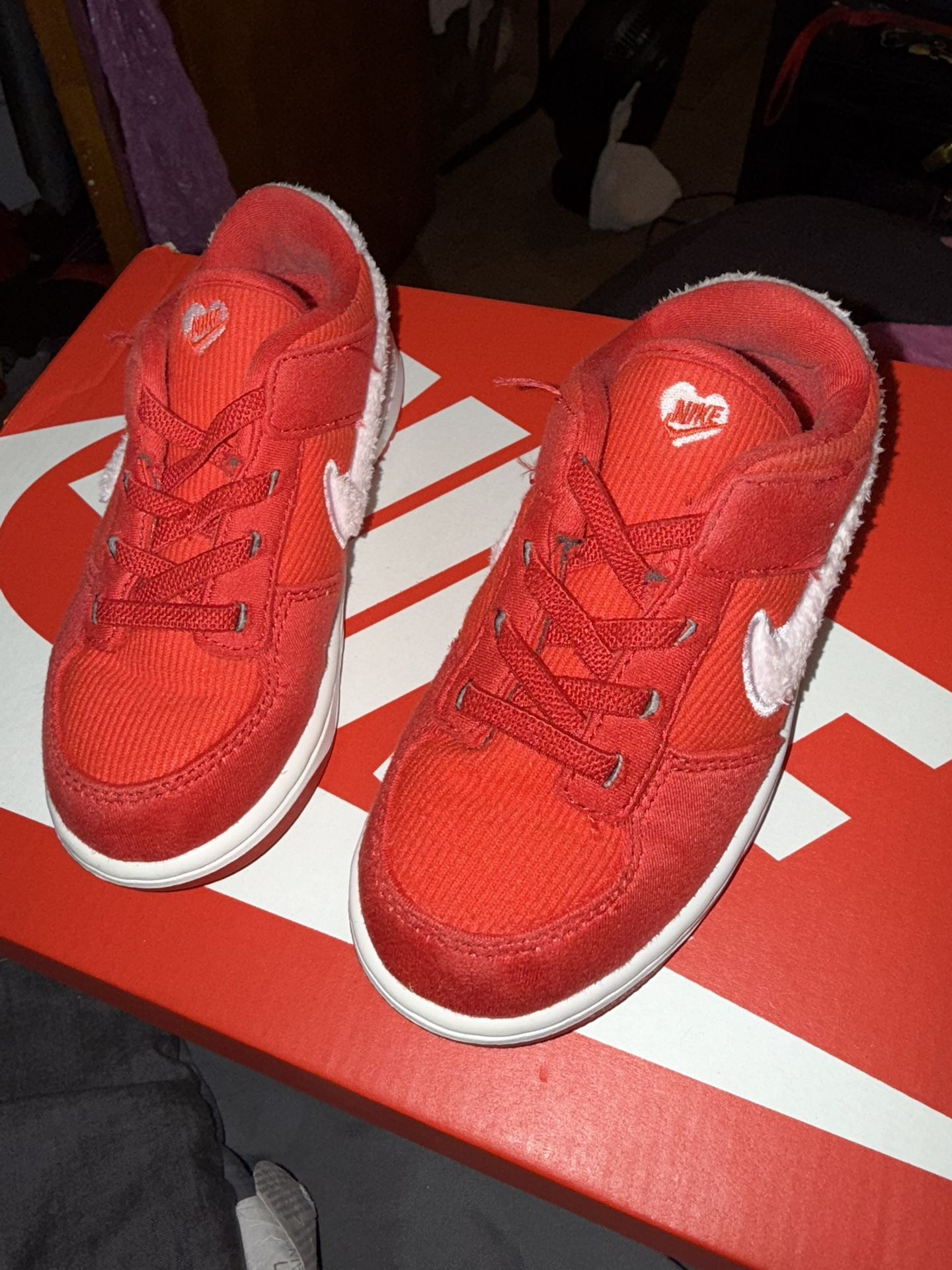 Boys 10c size DUNK LOW GS 'VALENTINE'S DAY