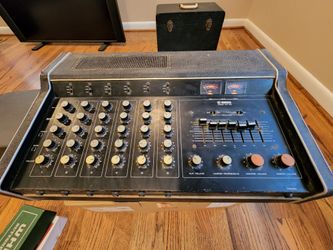 Yahama EM-150 Six Channel Mixer