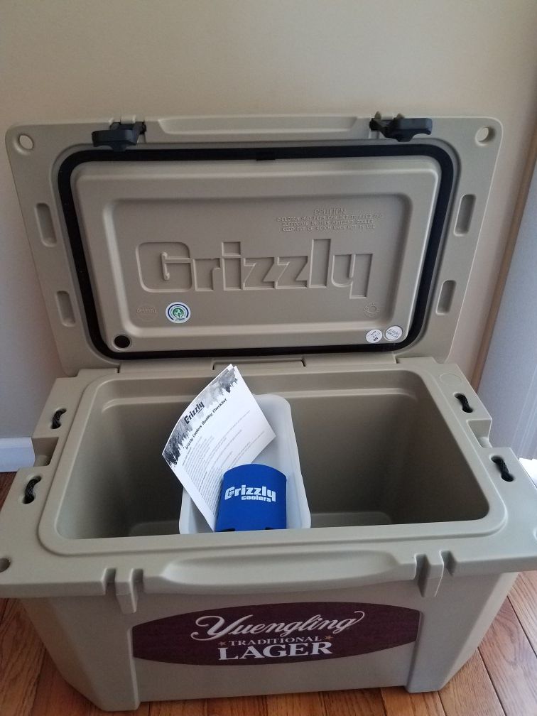 John Deere 20 Qt Grizzly Cooler BEAR PROOF!!! for Sale in Salem, OR -  OfferUp