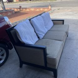 Vendo Sofá , 180 dlls Obo.