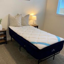 The DreamCloud Premier (1 Twin XL) - Like New - Immaculate Condition 