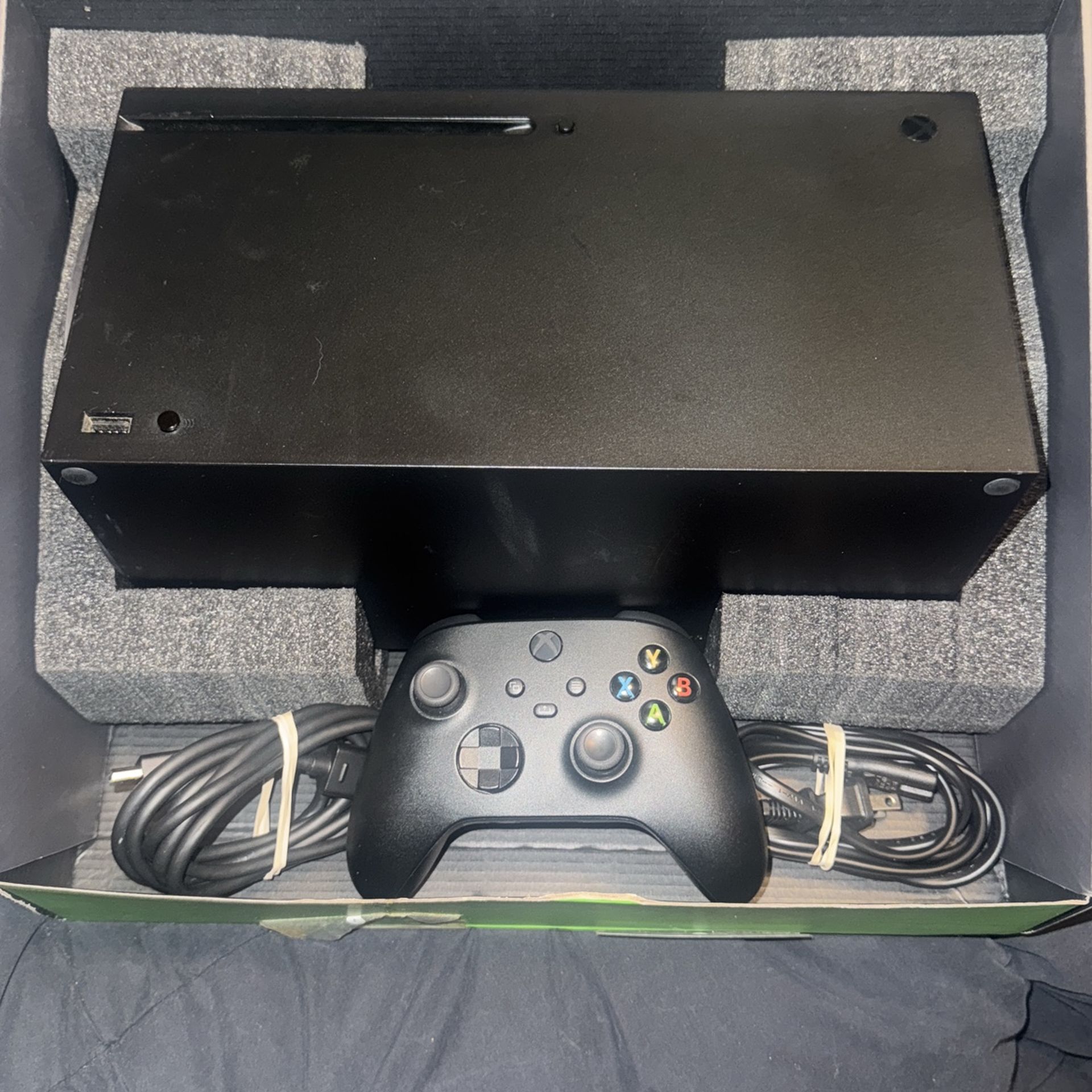 1tb Xbox Series x W/ Controller
