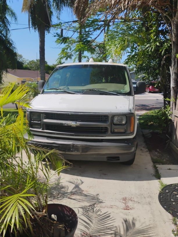 Chevy Express 2500