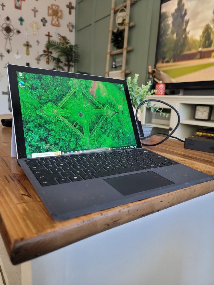 Surface PRO 5 With Docking Station