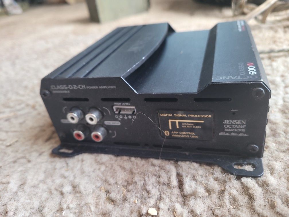 Jensen 600 Watt Class D 2Channel AMP with Bluetooth App XDA92RB for