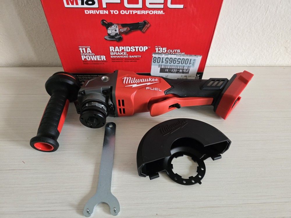 Milwaukee
M18 FUEL 18V Lithium-Ion Brushless Cordless 4-1/2 in./5 in. Grinder w/Paddle Switch (Tool-Only)