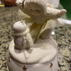  Snowbabies, "A Little Holiday Magic" Music Box Plays "Let It Snow"