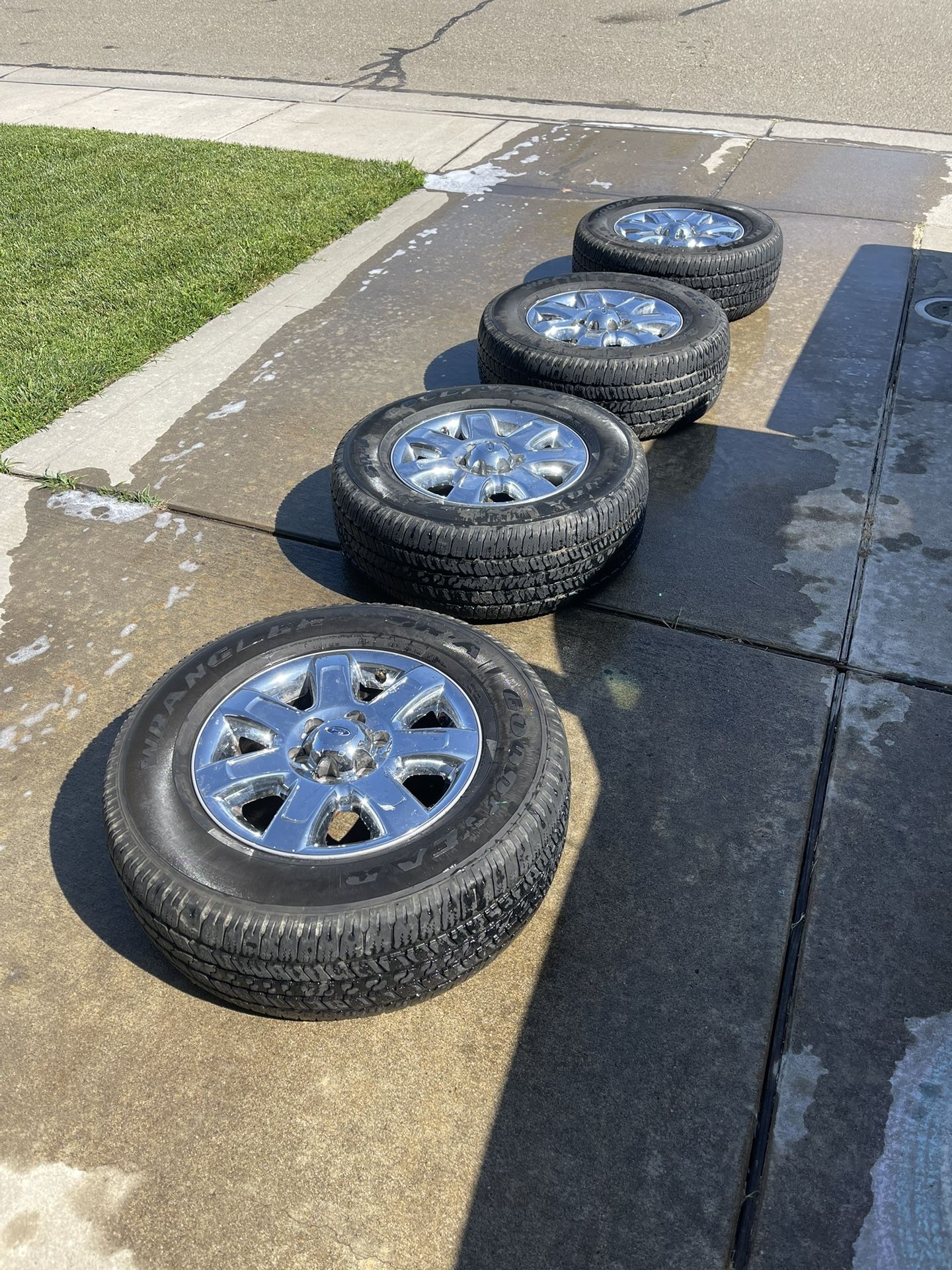 275/65/R18 Tires w/ 6-Lug Rims - Full Set, Great Tread!
