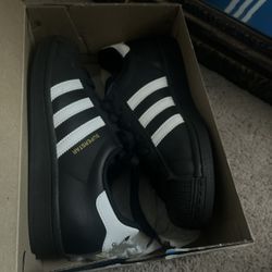 Adidas superstar size 6y -Only Worn Twice!