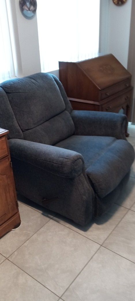 Swivel Rocker Recliner 