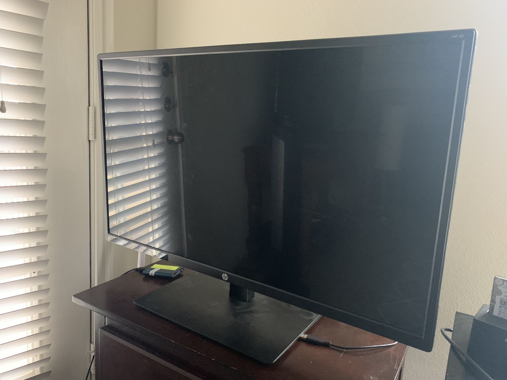 HP 32 inch Monitor