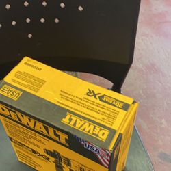 DEWALT 20-Volt MAX XR Cordless Brushless 3-Speed 1/2 in. Hammer Drill (Tool-Only)solo Herramienta 