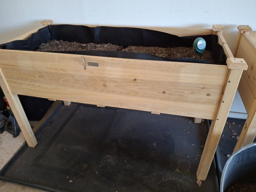 2 Raised Garden Beds With Liners And Drip Trays