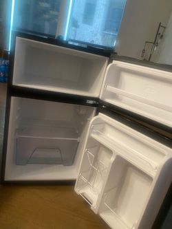 Black Two-Door Mini Fridge with Freezer Missing Shelf it broke