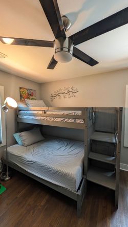 Bunk bed (excellent condition), includes mattresses.