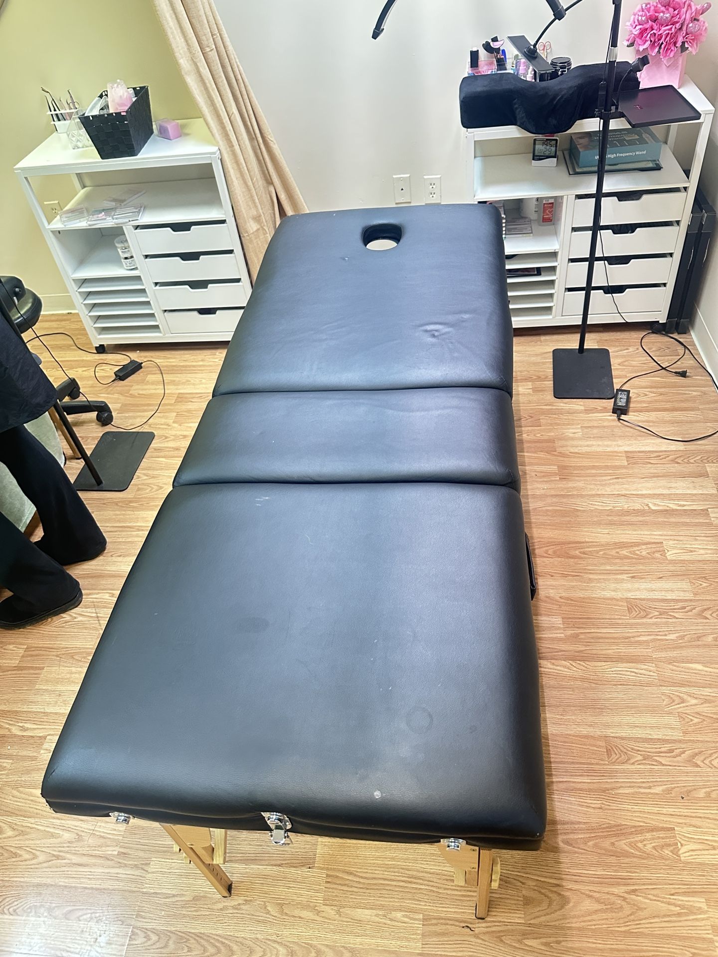 Massage/Lash table