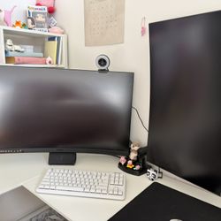 2 Curved Monitors With Dual Monitor Stand