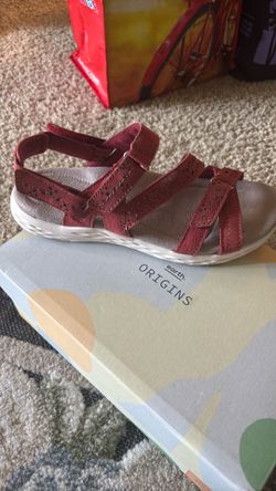 Origins sandals size 8