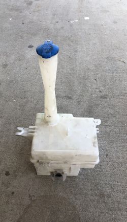 07 08 09 10 Hyundai Elantra Windshield Wiper Fluid Reservoir