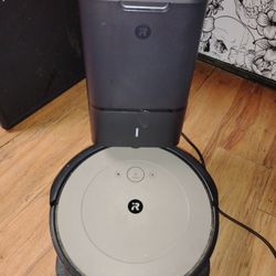 iRobot Roomba i3+ EVO Robot Vacuum 