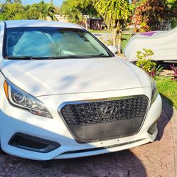 2017  HYUNDAI SONATA HYBRID..2017.CLEAN TITLE..CASH