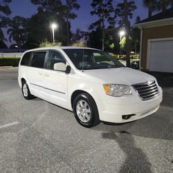 Chrysler Country 2010