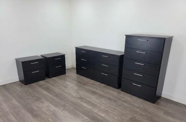 Dresser , chest and 2 nightstands - Cómoda , gavetero y 2 mesitas de noche